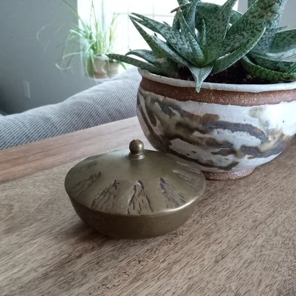 Vintage Brass Dish with Lid - Picture 3 of 3